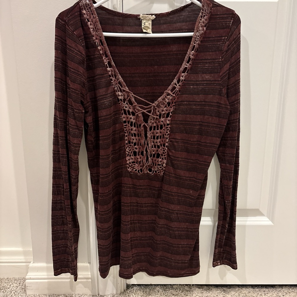 Gimmicks by BKE Burgundy Striped Crochet V-Neck Top